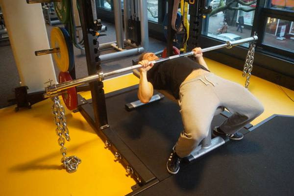 accommoderende-weerstand-bankdrukken