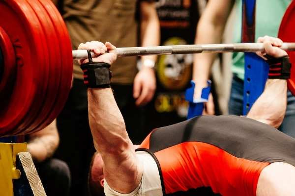 sterker worden met bankdrukken